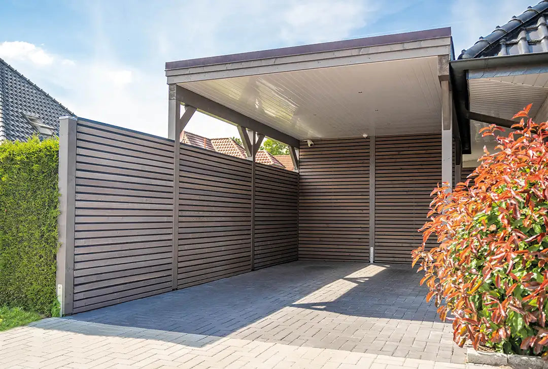 Flachdachcarport aus Holz 400x900cm mit Seitenwand