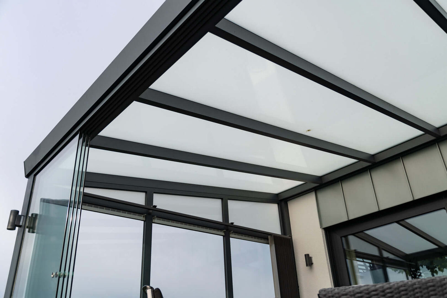 Glasschiebewand grau (RAL 9007) 8mm