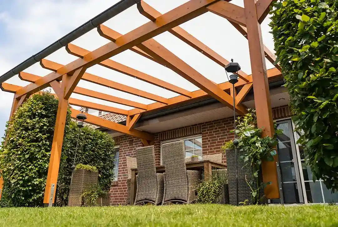 Freistehende Terrassenüberdachung Holz