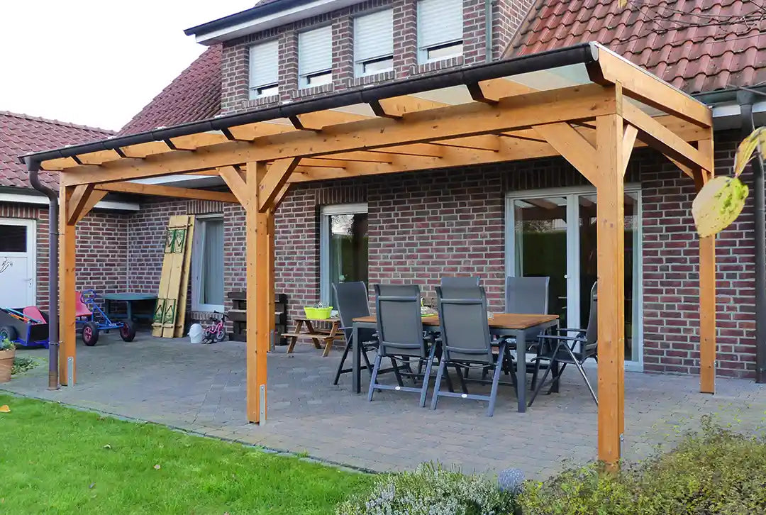 Freistehende Terrassenüberdachung Holz