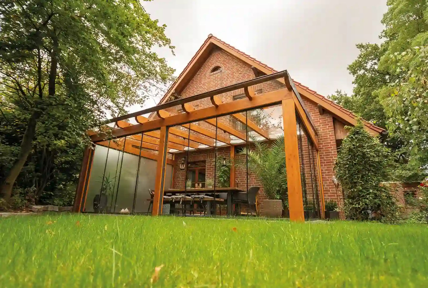 Freistehende Terrassenüberdachung Holz