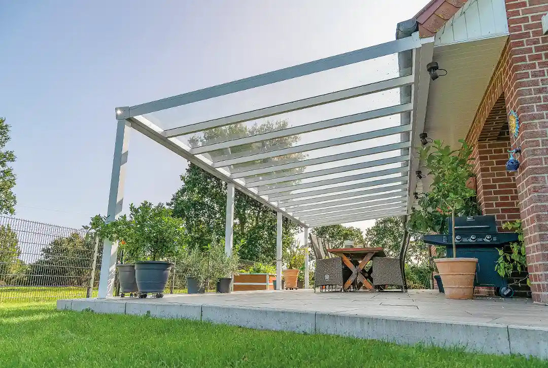 Terrassenüberdachung aus Aluminium für den Wandanbau