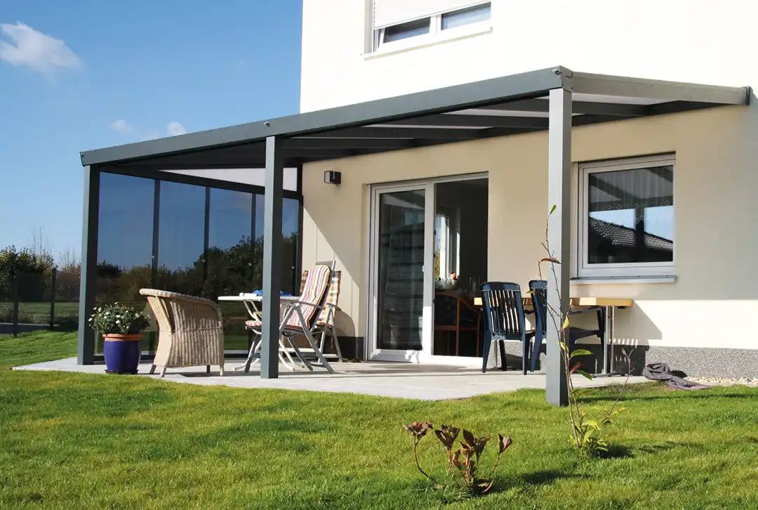 Terrassenüberdachung aus Aluminium für den Wandanbau